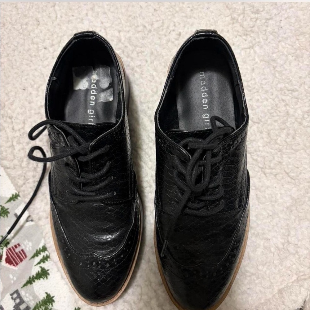 Madden Girl Black Textured Platform Shoes - Picture 2 of 3